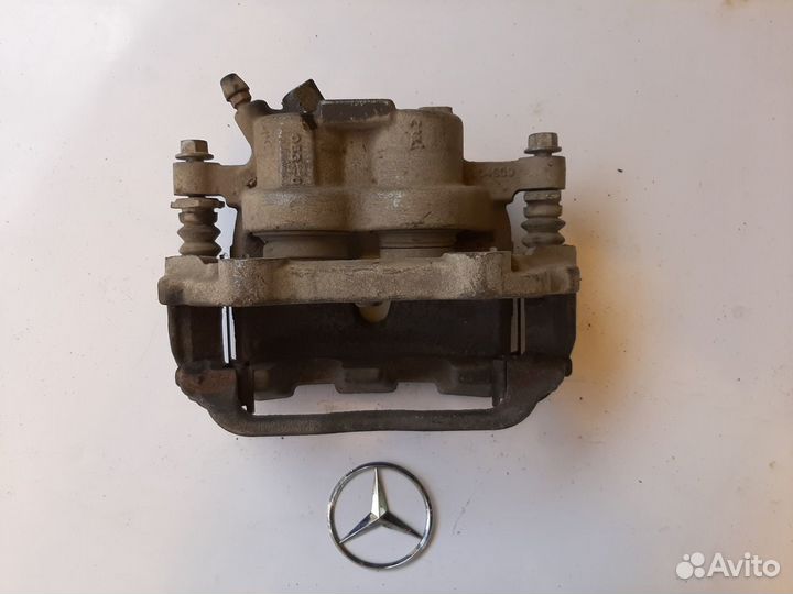 Суппорт передний правый Mercedes GLK 204