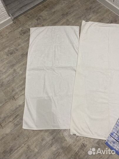 Белые банные новые полотенца 70/140