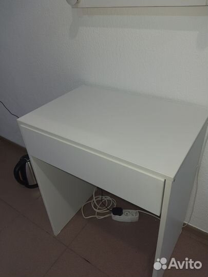 Туалетный столик с зеркалом и подсветкой