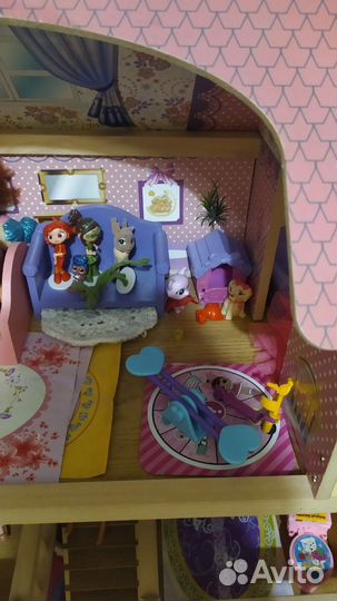 Дом для барби и все его содержимое