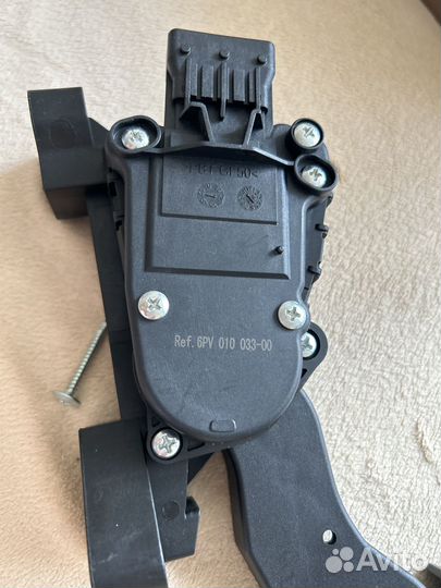 Педаль акселератора