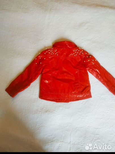 Новая красная куртка 98 для девочки