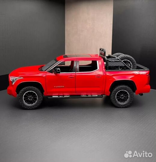 Металлическая машинка Toyota Tundra