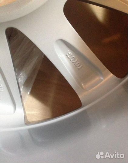 За комплект 28000 Toyota Camry V70, R17