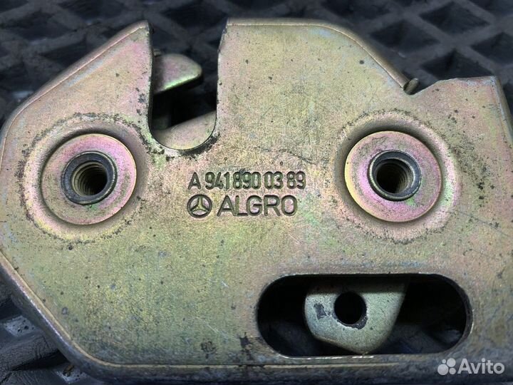 Замок бардачка