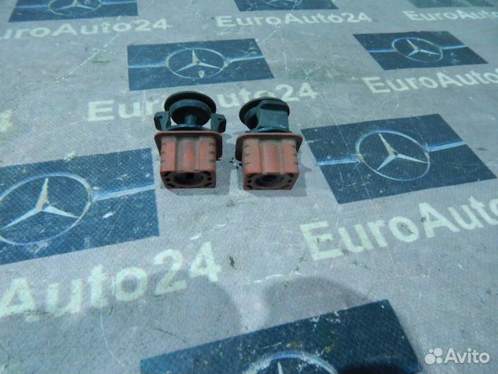 Крепление радиатора A2115040312 Mercedes-Benz E-Cl