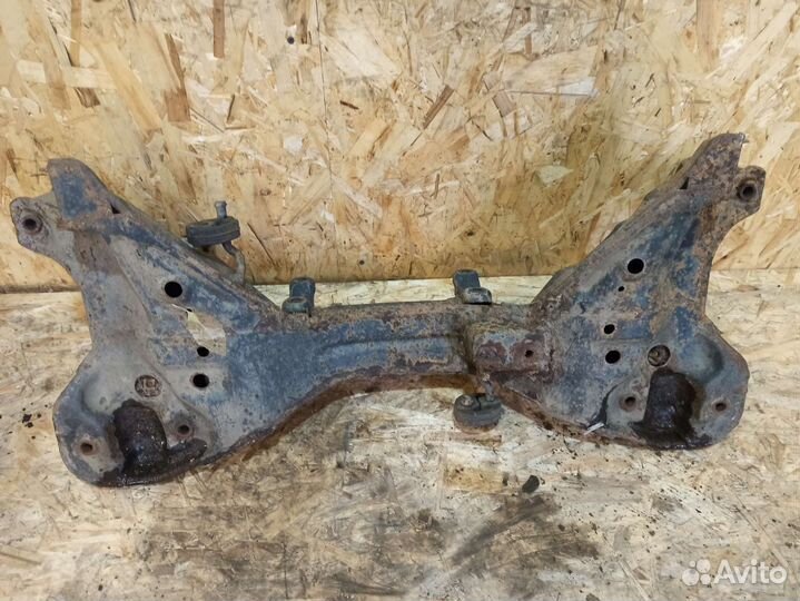 Подрамник Mitsubishi Carisma