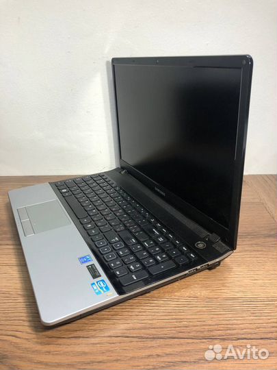 Ноутбук Samsung NP-300E5Z i3-2330M/6Gb/1Tb