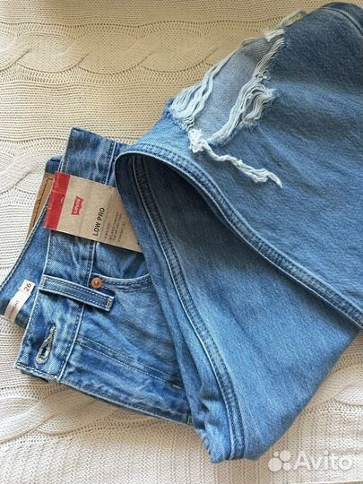 Джинсы Levi's