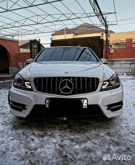 Бампер на w204