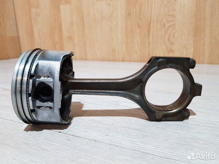 Поршень с шатуном Ford Maverick AJ 2003