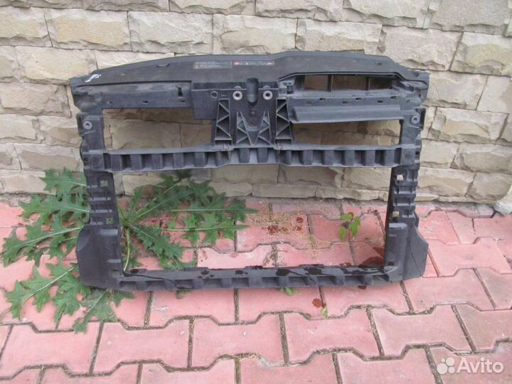 Панель передняя (телевизор) Volkswagen Golf 6