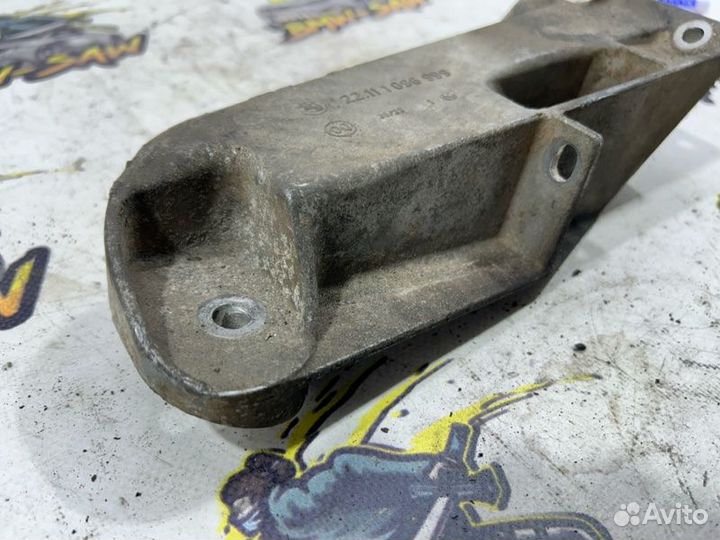 Кронштейн двигателя левый Bmw X5 E53 M54B30