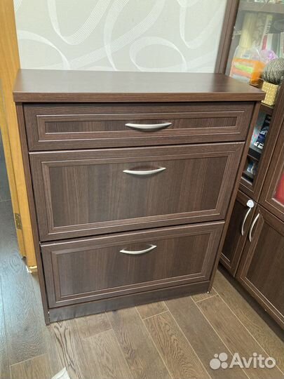 Тумба для обуви и два зеркала