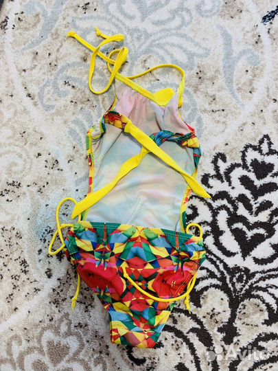 Купальники,шапочка,желет спасательный,нарукавники