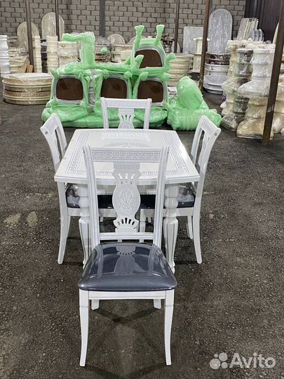 Столы и стулья