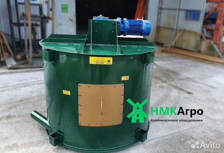 Бункер смеситель комбикорма вертикальный