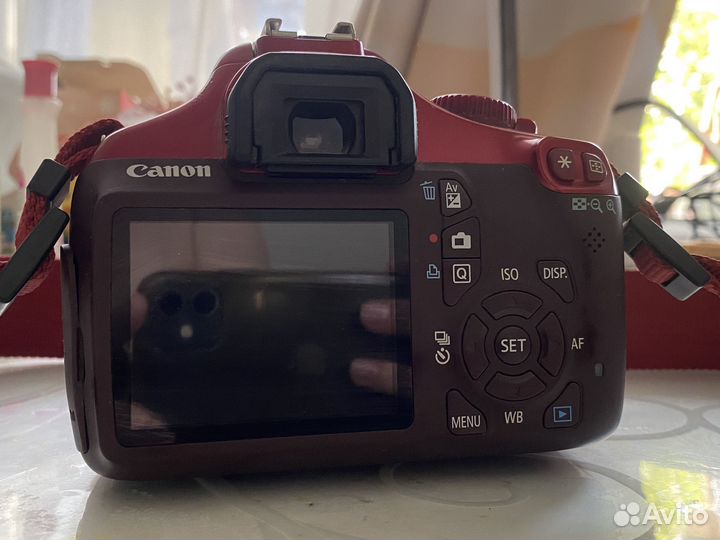 Компактный фотоаппарат canon eos 1100D
