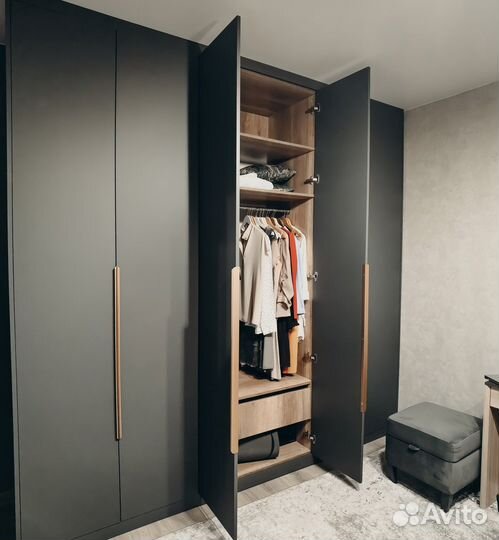 Распашной шкаф на заказ. Производство