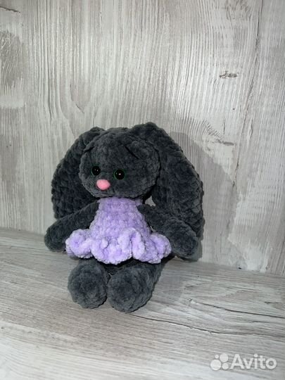 Игрушка вязаный заец