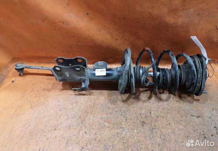 Стойка амортизатора toyota prius 2011 год