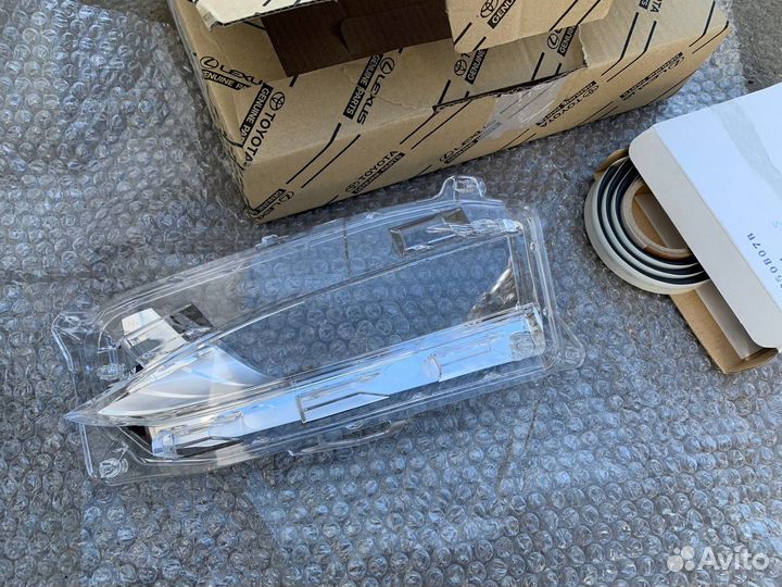 Стекло фары противотуманной левой Lexus NX