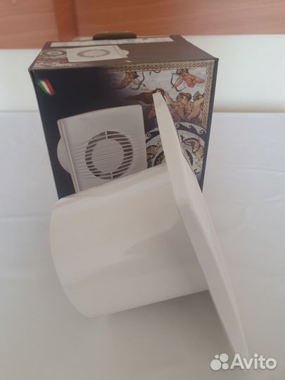 Вытяжной вентилятор SLF 100 с таймером, белый