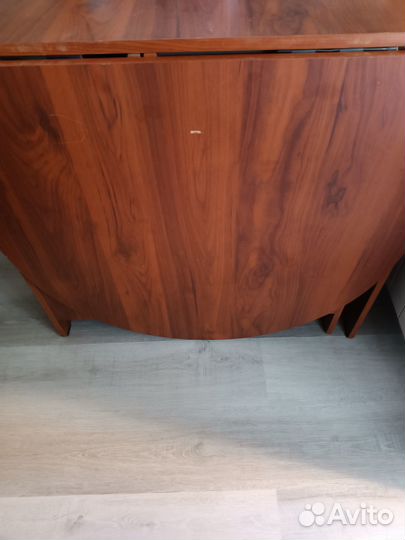 Стол тумбовый