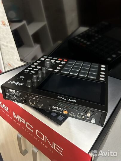 Семплер Akai MPC One