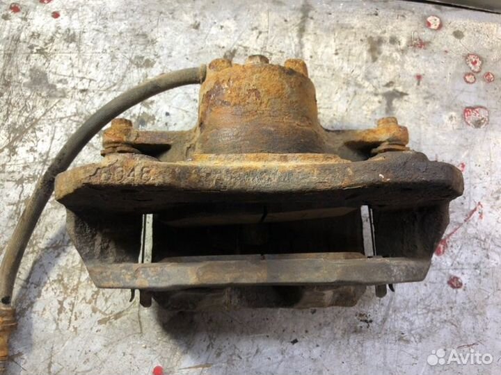 Суппорт тормозной перед левый Mitsubishi Lancer 9