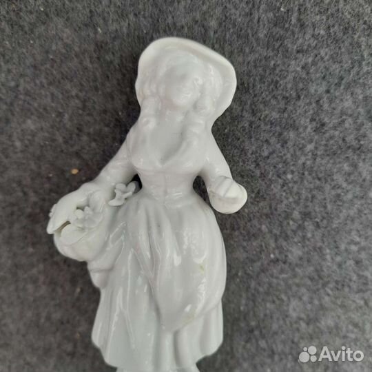 Антикварная статуэтка каподимонте