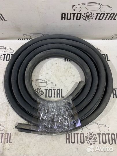 Уплотнитель проема двери передний правый Nissan