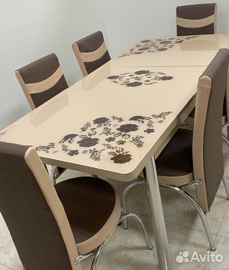 Стол со стульями на кухню