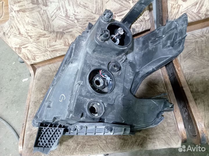 Chevrolet tahoe 4 фара правая