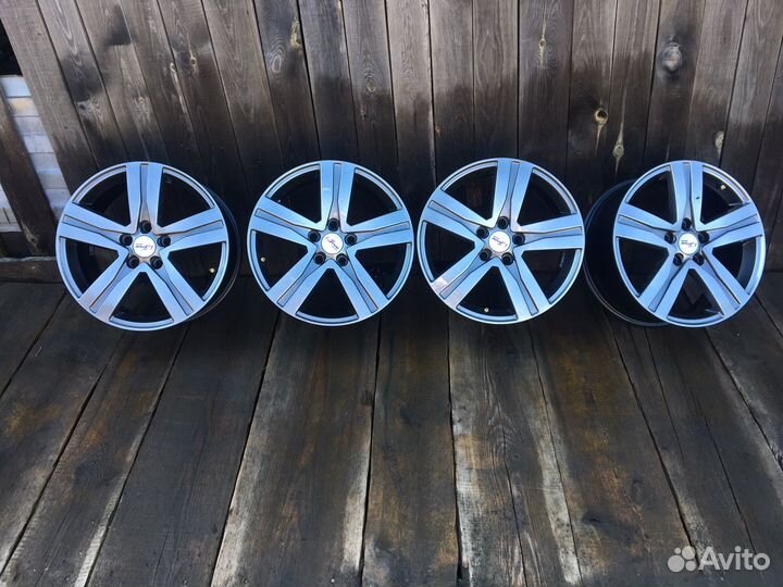 Продам литые диски R17 5/114
