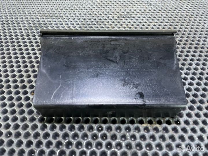 Бардачок Mitsubishi Triton