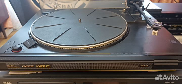 Виниловый проигрыватель
