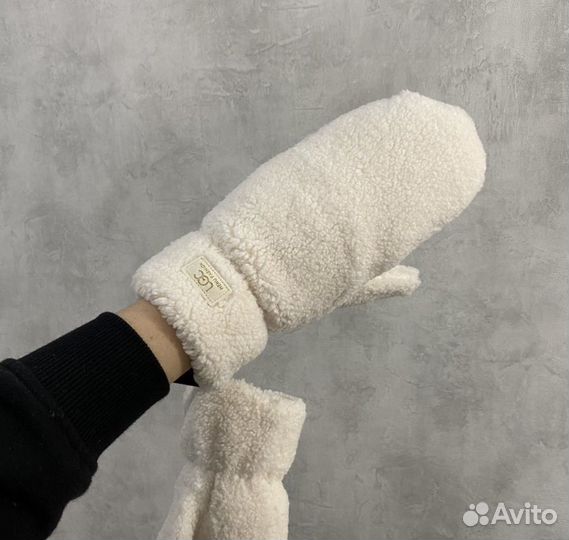 Варежки женские UGG под барашка