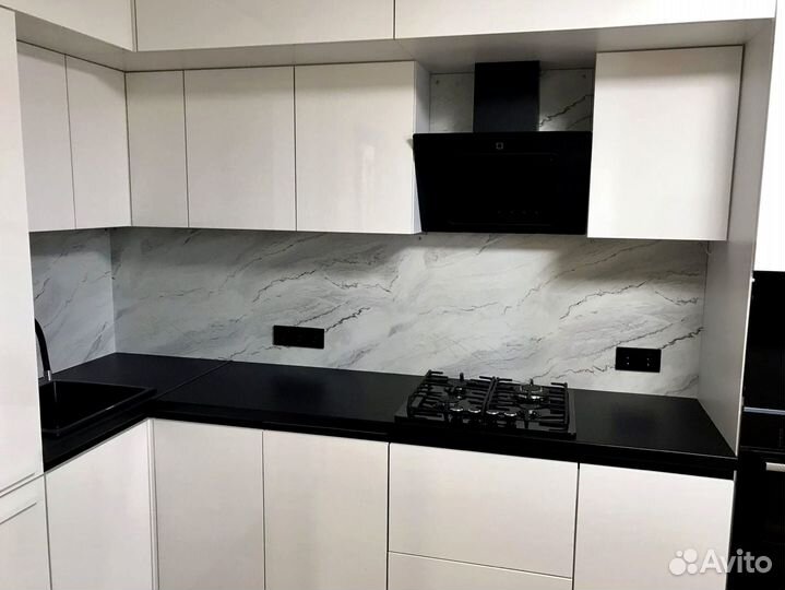 Кухня угловая на заказ.мдф фасады