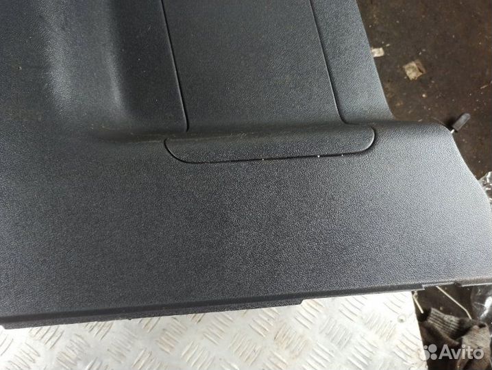 Обшивка багажника задняя правая Renault Duster