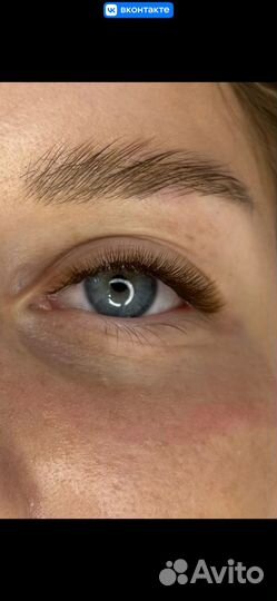 Модель на наращивание ресниц