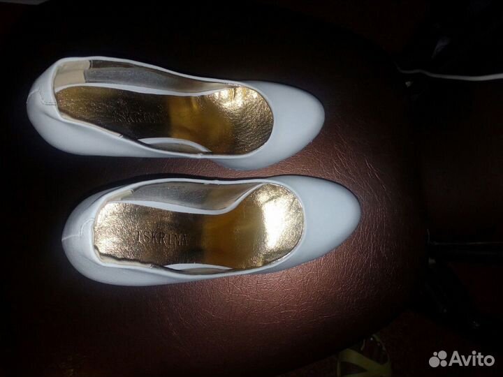 Туфли белые 37 размер почти новые