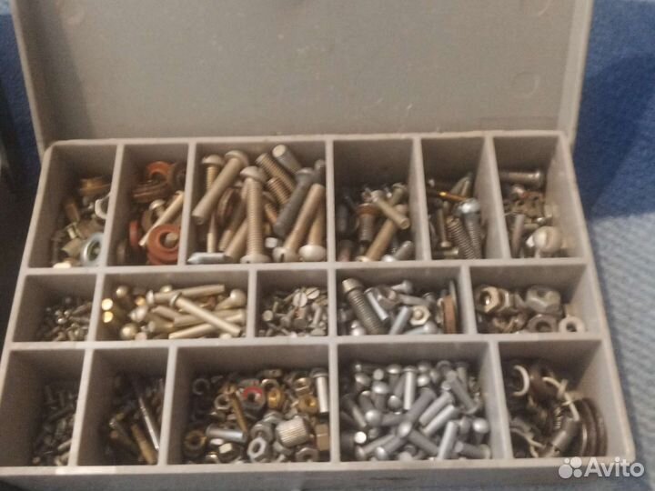 Наборы крепежных радиодеталий