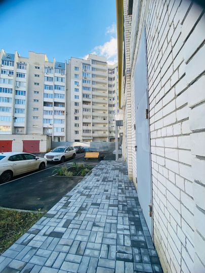 2-к. квартира, 70,8 м², 2/10 эт.