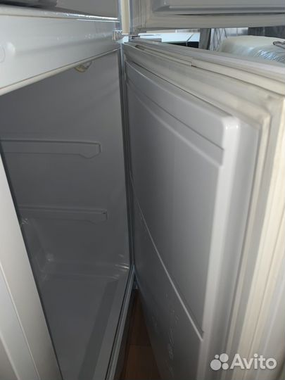 Холодильник Indesit