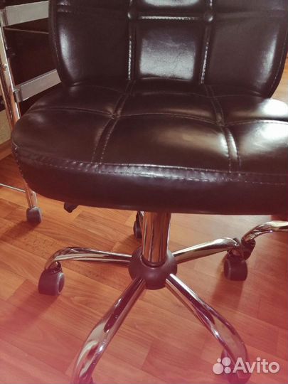 Маникюрное кресло