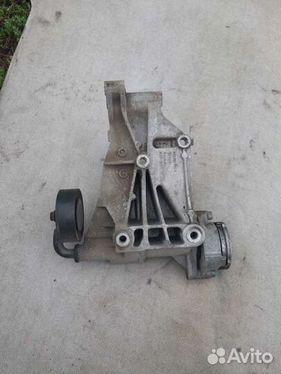 Кронштейн генератора vw passat b4 Golf Mk3