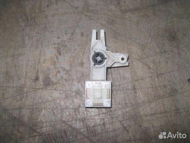 Кронштейн замка двери от Skoda Octavia (A4 1U) 2