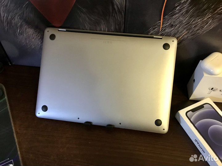 MacBook Pro 13 (19-й год) Touch Bar