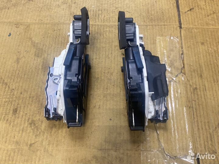 Замок двери передний Volkswagen Polo 2011 2015 год